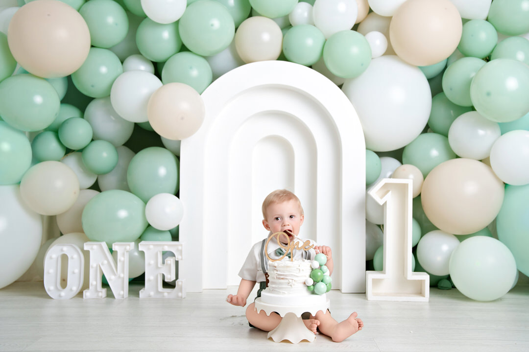 green neutral cake smash