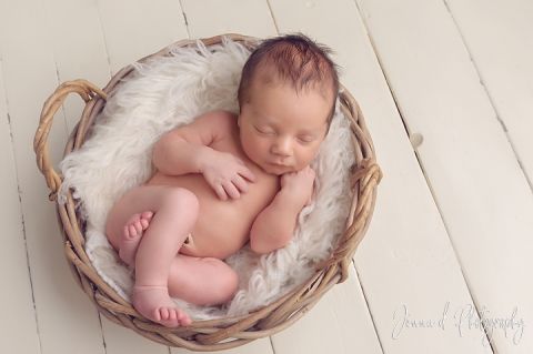 photographer for baby photoshoot