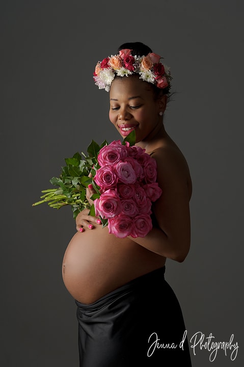 pregnant lady with pink roses maternity photos