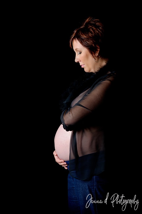 girl dressed in black maternity photos in waverley