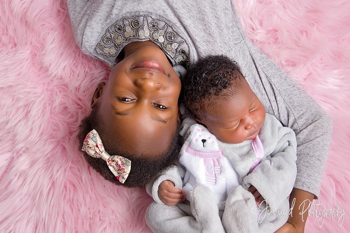 newborn photo shoot siblings
