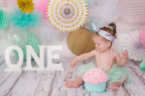 Pink mint and gold cake smash photo shoot