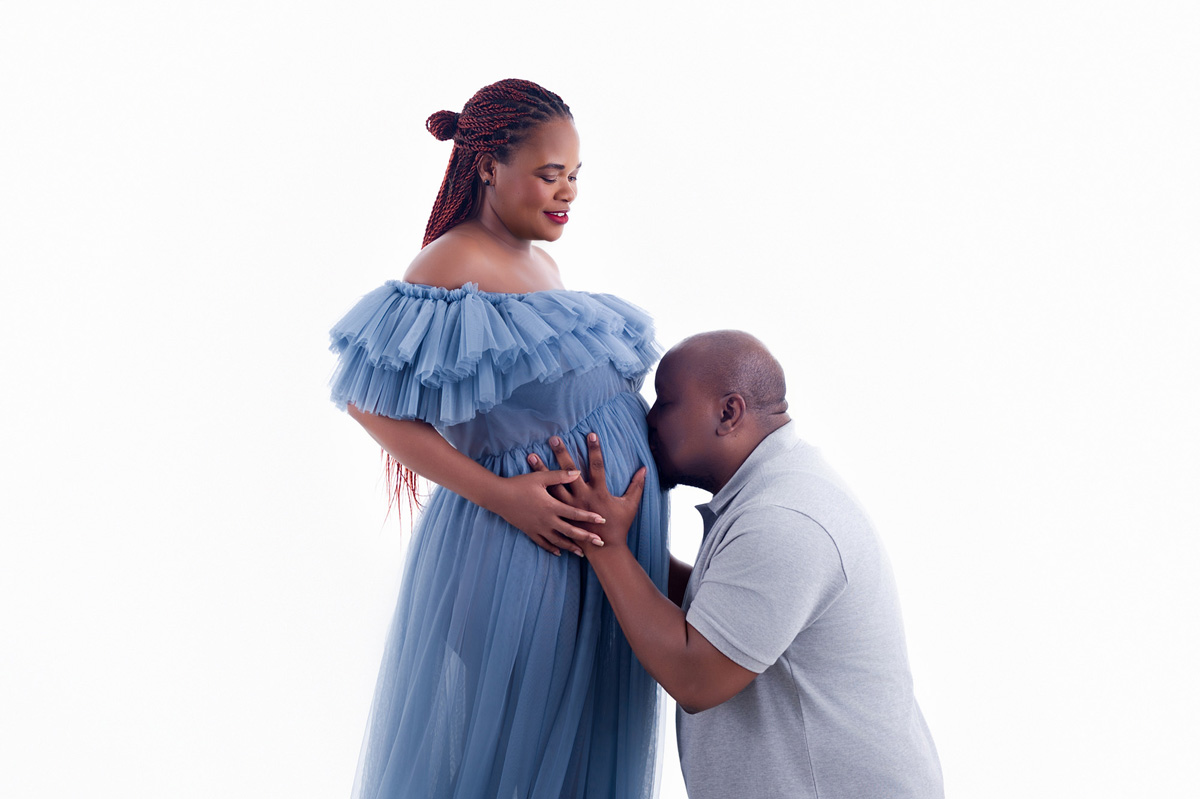 "Pregnant woman and partner during a maternity photoshoot, symbolising the excitement before visiting 3D/4D scan clinics in Pretoria."