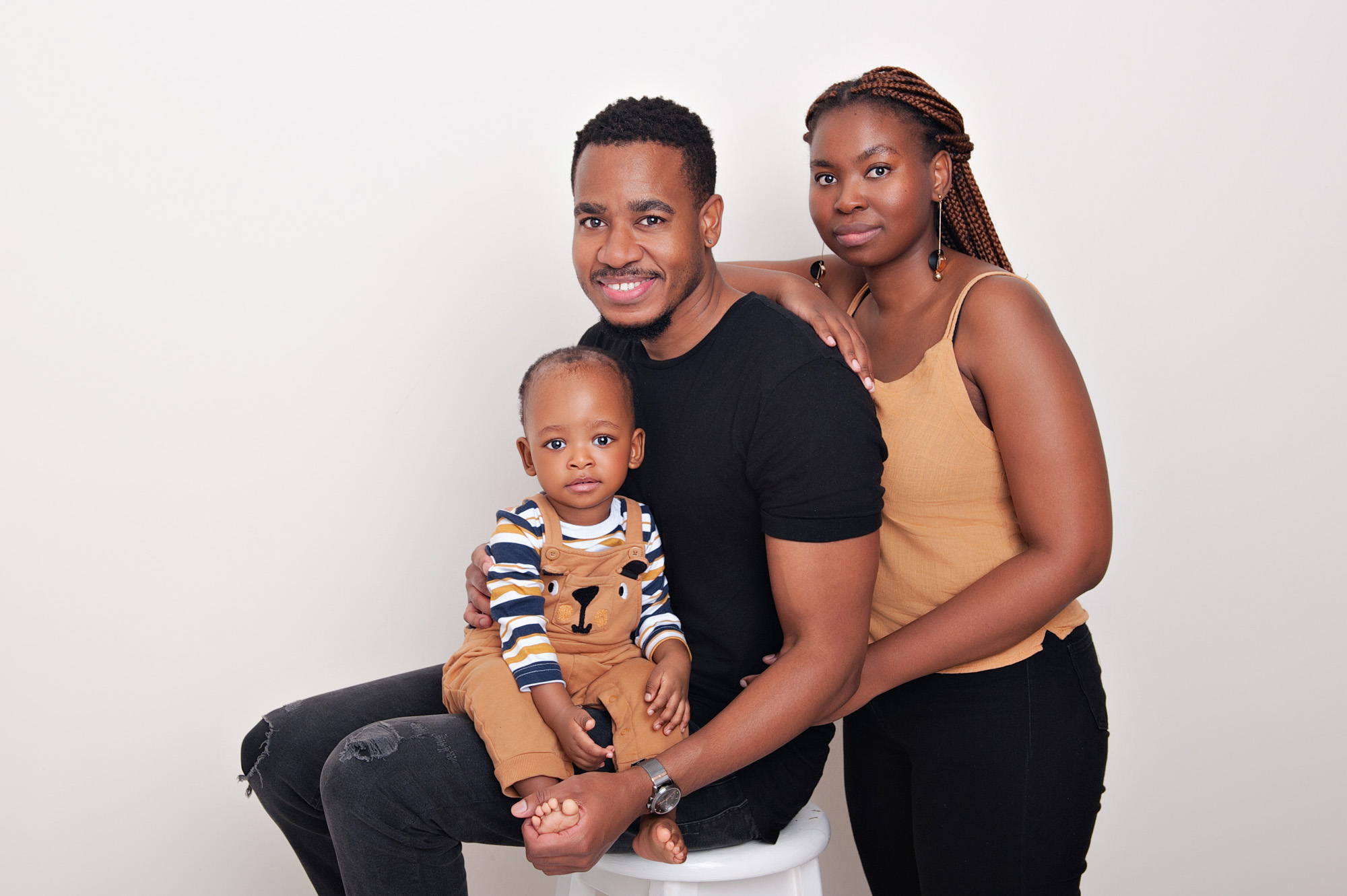 small family sitting togehter