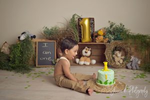 cake smash studio photo shoot