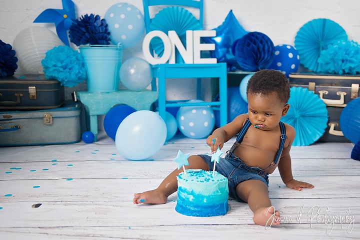 Blue and white first birthday cake smash photographer