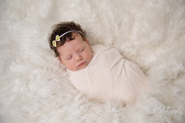 newborn photos for a one month old baby Teagan Leah – yes it can be done