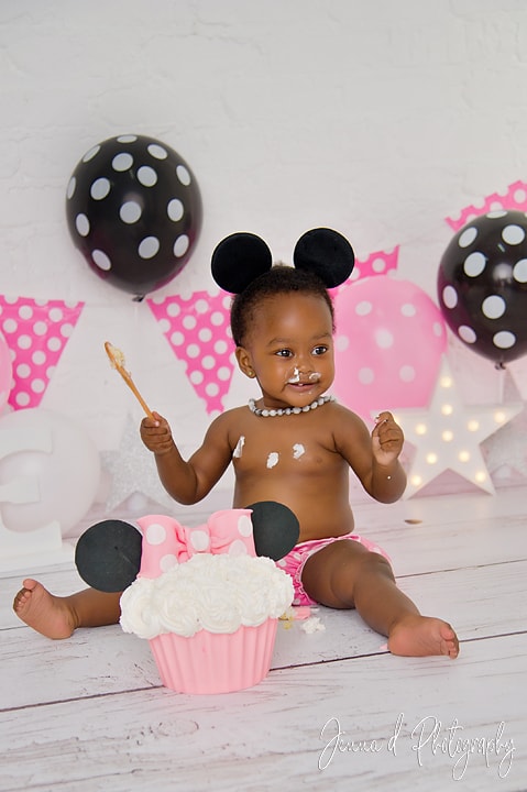 giant cupcake Smash the cake photo shoot - Minnie mouse