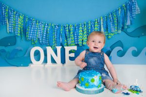 blue green white smash the cake whale