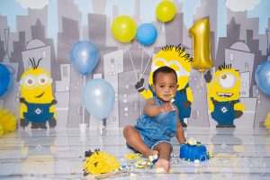 Minion cake smash theme