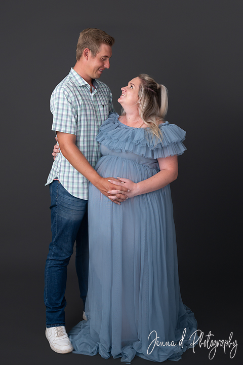 maternity photoshoot in pretoria grey backdrop in studio blue dress