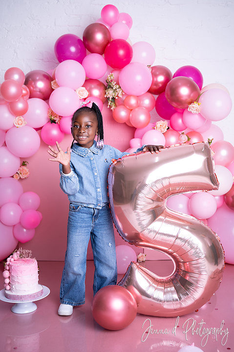 5th birthday,studio,pink cake smash