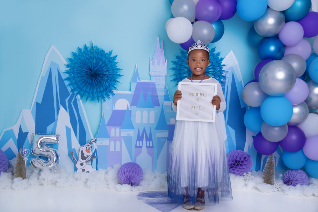 Elsa Frozen cake smash photoshoot