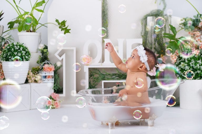 cake smash photo shoot in pretoria white and green cake and bubble bath