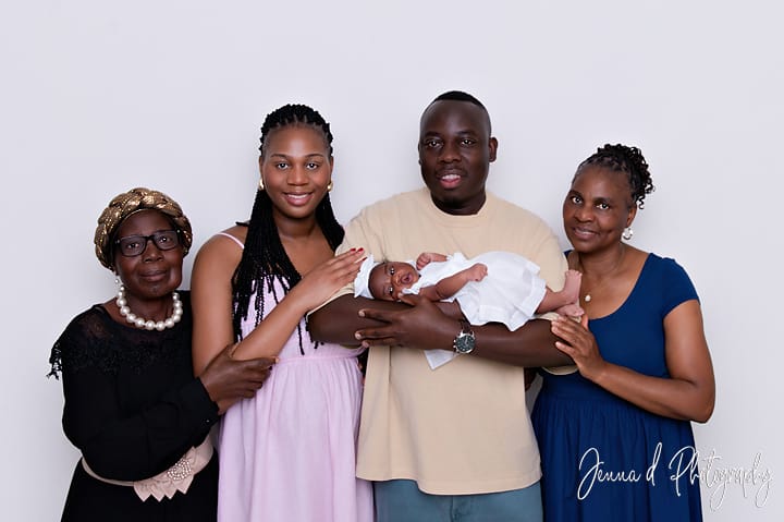 NEWBORN FAMILY PHOTOS MOM DAD GRANDMAS