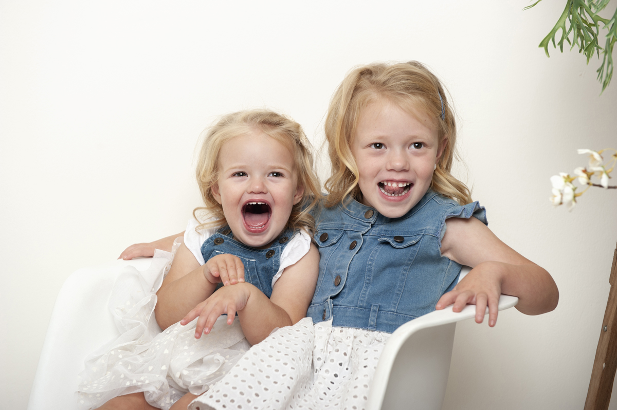 sisterd having fun , Music classes for babies in Pretoria