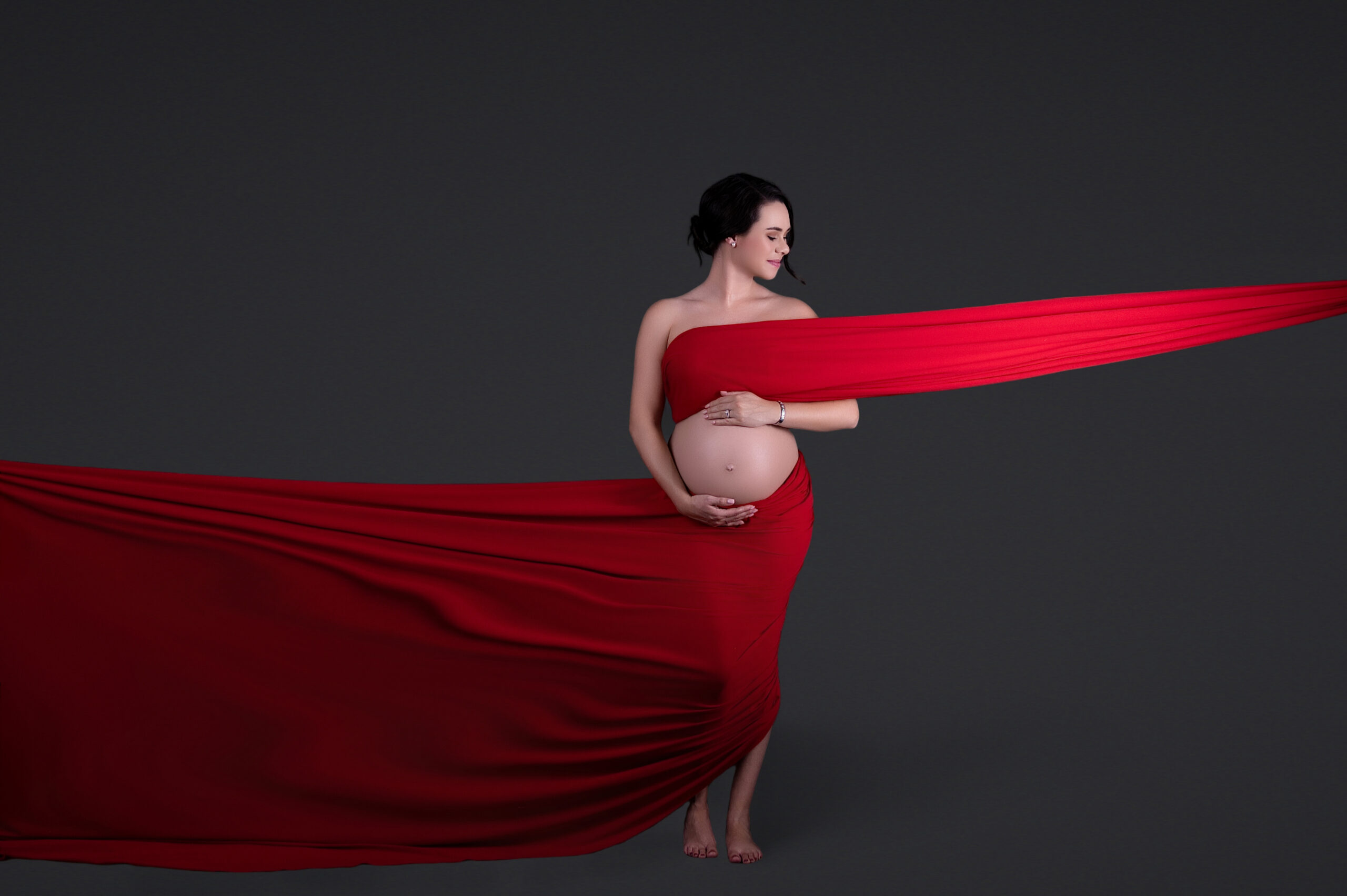 wondering what to wear fo r her maternity photoshoot in red
